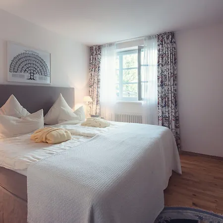 Biohotel Schlossgut Oberambach Hotel Münsing
